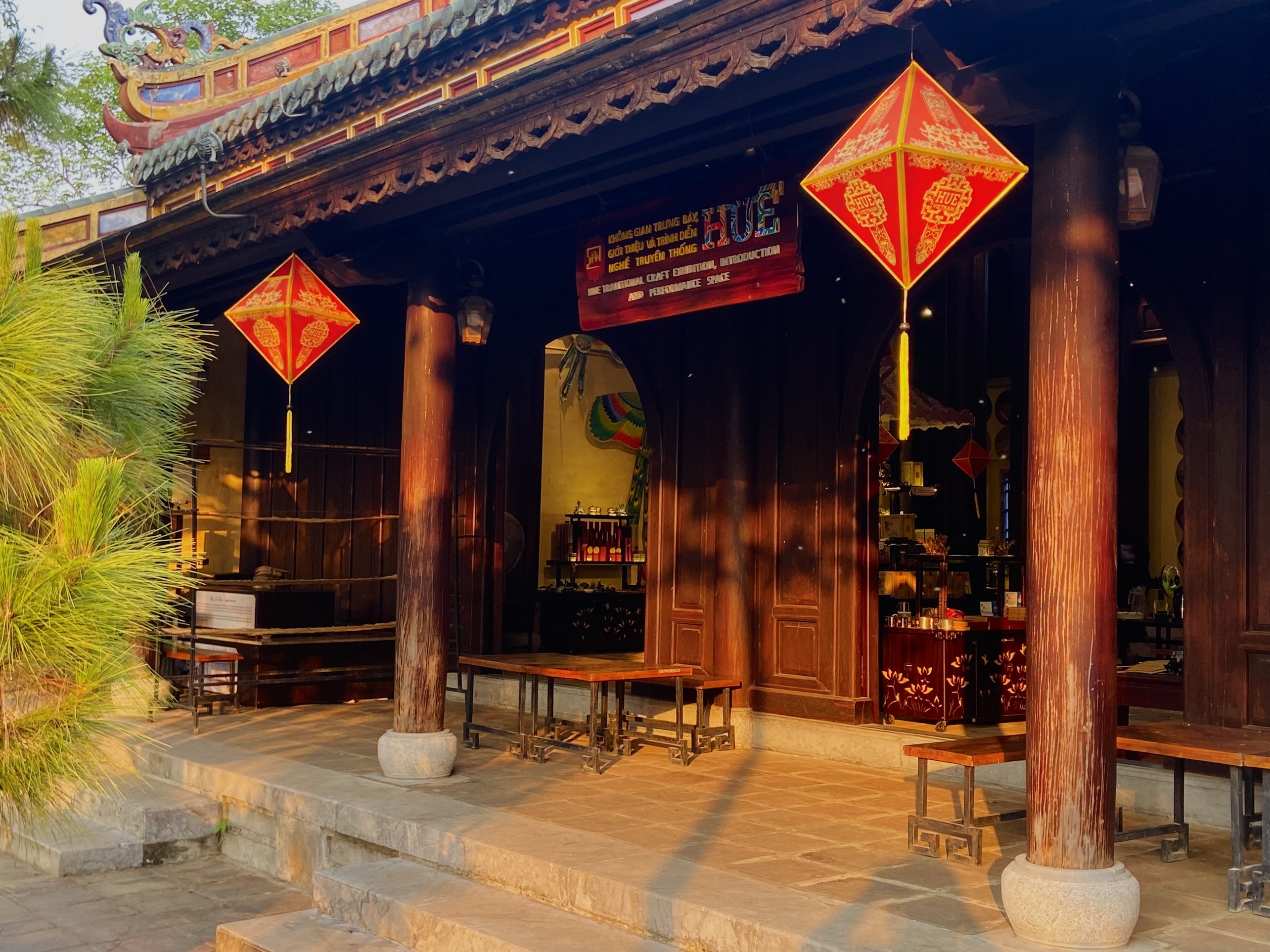 Vé Tham Quan Không Gian Trưng Bày và Trải Nghiệm Làng Nghề Truyền Thống Huế